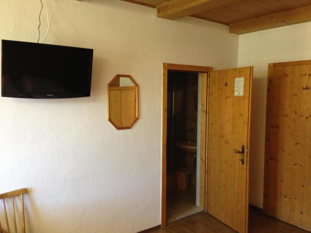 Gasthaus Sonne Tarrenz Δωμάτιο φωτογραφία