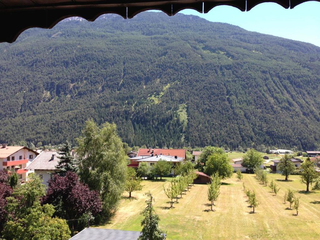 Gasthaus Sonne Tarrenz Δωμάτιο φωτογραφία